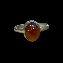 Lejupielādēt attēlu galerijas skatītājā, Gredzens ar granātu Melchior, 17. izmērs