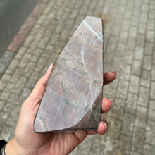 Загрузить изображение в средство просмотра галереи, Лабрадор 895 гр; 25 на8 на 6 см