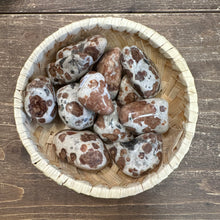 Load image into Gallery viewer, Garnet spessartine in quartz 3cm 40-60gr