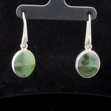 Lejupielādēt attēlu galerijas skatītājā, Nefrīta auskari, 1,5 cm; sudrabs 925