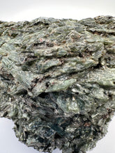 Загрузить изображение в средство просмотра галереи, Кристалл Актинолит 10 см на 5,5 см 360 гр