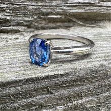 Lejupielādēt attēlu galerijas skatītājā, Gredzens Safīrs 1,1 karāts 585. proves zeltā