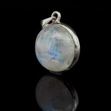 Загрузить изображение в средство просмотра галереи, Кулон Лунный камень: одуляр Серебро 925
