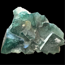 Загрузить изображение в средство просмотра галереи, Флюорит кристаллы Мадагаскар флюоресцирует 185 гр; 8 на 7 на 4 см