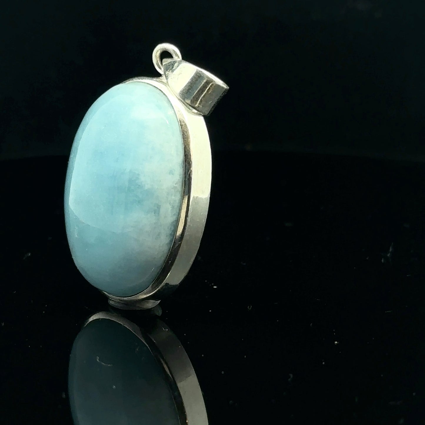 Aquamarine pendant, 16.5g, 4 x 2cm; 925 sterling silver16,5 гр 4 на 2 см ; серебро 925Aquamarine pendant, 16.5g, 4 x 2cm; 925 sterling silver