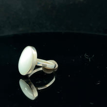 Lejupielādēt attēlu galerijas skatītājā, Kakholong gredzens, izmērs 17,5, 3,5 g, akmens 10 x 15 mm; 925 sudrabs