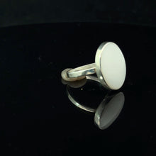 Загрузить изображение в средство просмотра галереи, Кольцо Кахолонг 20 размер , 3,7 гр , камень 14-18 мм ; серебро 925