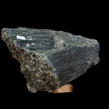 Lejupielādēt attēlu galerijas skatītājā, Kristāla aktinolīts 1770 gr; 20 x 9 x 6 cm