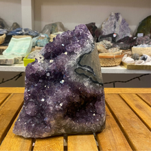 Lejupielādēt attēlu galerijas skatītājā, Urugvajas ametists, drūza; 2832 g; 12x17 cm