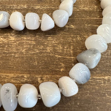 Lejupielādēt attēlu galerijas skatītājā, Cacholong kaklarota 55 cm, nelīdzenas krelles 9 x 6 mm