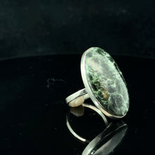 Lejupielādēt attēlu galerijas skatītājā, Serafinīta gredzens, 10g, akmens 20 x 35mm, izmērs 19; 925. proves sudrabs