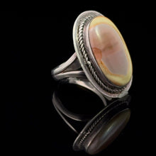 Lejupielādēt attēlu galerijas skatītājā, Gredzens Pārakmeņojusies koksne, 18. izmērs; sudrabs 925