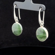 Lejupielādēt attēlu galerijas skatītājā, Nefrīta auskari, 1,5 cm; sudrabs 925