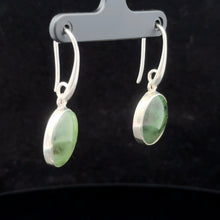 Lejupielādēt attēlu galerijas skatītājā, Nefrīta auskari, 1,5 cm; sudrabs 925