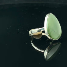 Lejupielādēt attēlu galerijas skatītājā, Sajanija nefrīta gredzens, 16. izmērs, 4,12 g, akmens 12 x 20 mm; 925. proves sudrabs