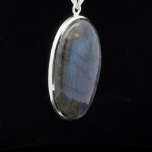 Load image into Gallery viewer, Labradorite pendant 5cm: silver 925