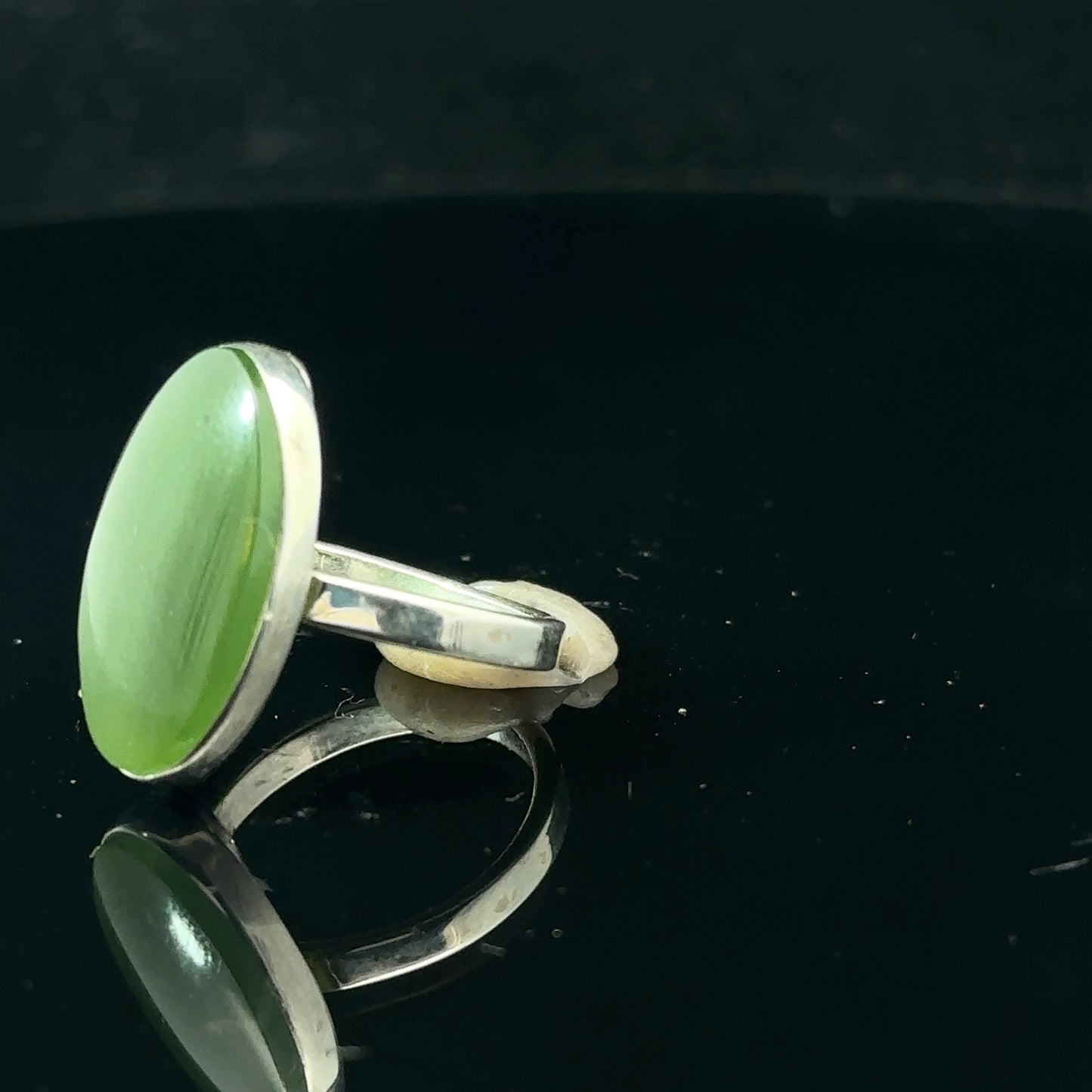 Gredzens Sayany Jade, 3,75 g, izmērs 17, akmens 10 x 20 mm; 925 proves sudrabs