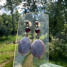 Lejupielādēt attēlu galerijas skatītājā, Botsvānas ahāta un granāta auskari, kniedes, 925 sudrabs