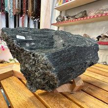 Lejupielādēt attēlu galerijas skatītājā, Kristāla aktinolīts 1770 gr; 20 x 9 x 6 cm