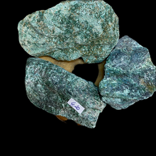 Загрузить изображение в средство просмотра галереи, Кристалл Фуксит, 100г, 8 см