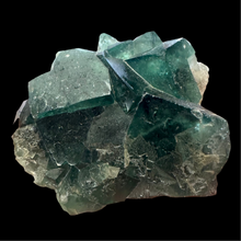 Lejupielādēt attēlu galerijas skatītājā, Fluorīta kristāls Madagaskarā, fluorescējošs, 95 g; 6 x 6 x 3 cm