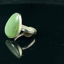 Lejupielādēt attēlu galerijas skatītājā, Sajanija nefrīta gredzens, 16. izmērs, 4,12 g, akmens 12 x 20 mm; 925. proves sudrabs