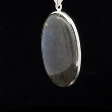 Load image into Gallery viewer, Labradorite pendant 5cm: silver 925