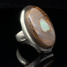 Lejupielādēt attēlu galerijas skatītājā, Gredzens Opāls sugā, 18,5 izmērs; sudrabs 925