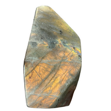 Загрузить изображение в средство просмотра галереи, Лабрадорит (Мадагаскар) 308г, 10х5х4см