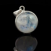 Загрузить изображение в средство просмотра галереи, Кулон Лунный камень: одуляр Серебро 925
