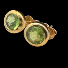Загрузить изображение в средство просмотра галереи, Peridot Stud Earrings | 1 cm | Lavka Fei