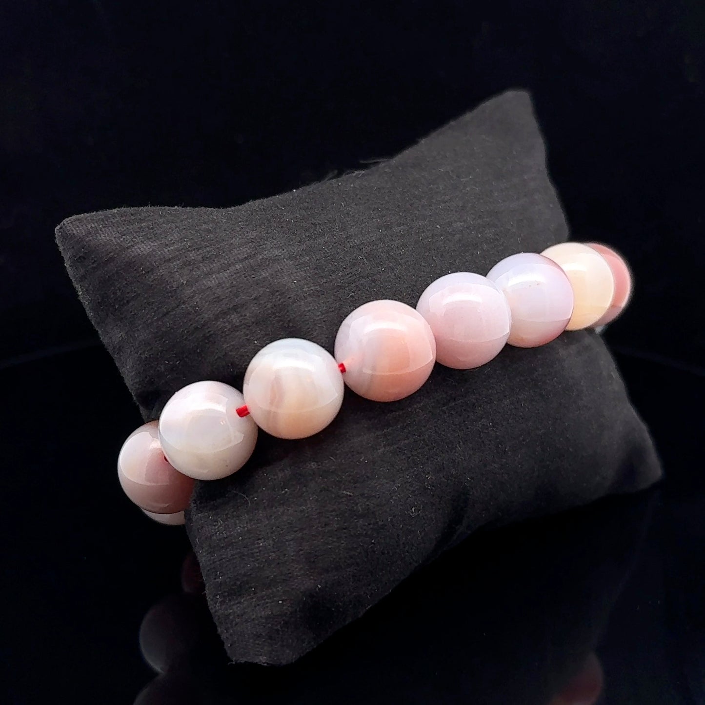 This bracelet features natural agate beads with distinctive stone patterns and natural mineral structure. Agate is appreciated for its layered texture and variety of natural tones.