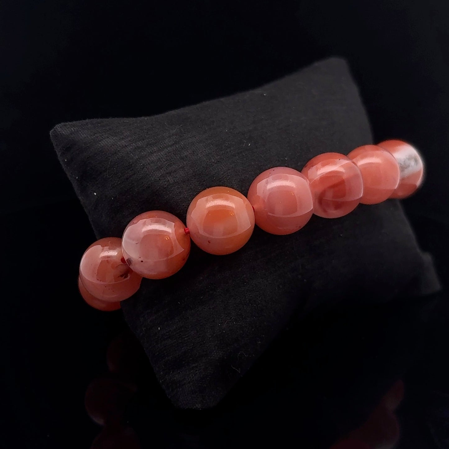 Karneola rokassprādze, 11 mm, 16 krelles