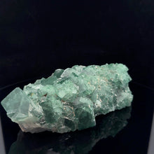 Загрузить изображение в средство просмотра галереи, Флюорит флюоресцирующий, 120 мм длина, 347 грамм