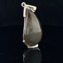 Load image into Gallery viewer, Labradorite Pendant