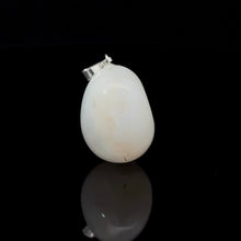 Lejupielādēt attēlu galerijas skatītājā, Balta ahāta kulons 2,5 cm x 1,5 cm