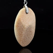 Lejupielādēt attēlu galerijas skatītājā, Aventurīna kulons balts 5 cm x 2 cm