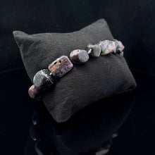 Lejupielādēt attēlu galerijas skatītājā, Rokassprādze Charoite Siberia 10mm, 17 krelles