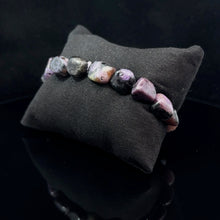 Lejupielādēt attēlu galerijas skatītājā, Rokassprādze Charoite Siberia 10mm, 17 krelles