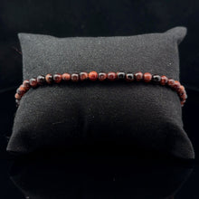 Lejupielādēt attēlu galerijas skatītājā, Rokassprādze Buļļa acs 4mm, 47 krelles