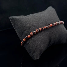 Lejupielādēt attēlu galerijas skatītājā, Rokassprādze Buļļa acs 4mm, 47 krelles