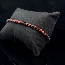 Lejupielādēt attēlu galerijas skatītājā, Rokassprādze Buļļa acs 4mm, 47 krelles