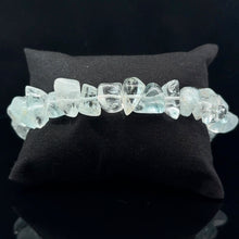 Lejupielādēt attēlu galerijas skatītājā, Dabīga zila topāza rokassprādze brīvā formā