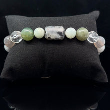 Lejupielādēt attēlu galerijas skatītājā, Rokassprādze kvarcs, halcedons, sūnu ahāts, amazonīts, akmens kristāls, lavrikīts 10 mm,