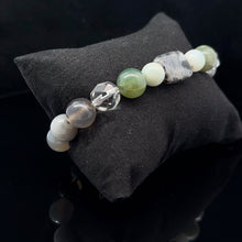 Lejupielādēt attēlu galerijas skatītājā, Rokassprādze kvarcs, halcedons, sūnu ahāts, amazonīts, akmens kristāls, lavrikīts 10 mm,