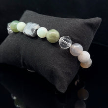 Lejupielādēt attēlu galerijas skatītājā, Rokassprādze kvarcs, halcedons, sūnu ahāts, amazonīts, akmens kristāls, lavrikīts 10 mm,