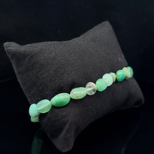 Lejupielādēt attēlu galerijas skatītājā, Chrysoprase rokassprādze brīvā formā 6mm, 24 krelles