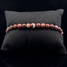 Lejupielādēt attēlu galerijas skatītājā, Rokassprādze Jašma 5mm, 32 krelles