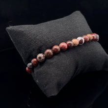 Lejupielādēt attēlu galerijas skatītājā, Rokassprādze Jašma 5mm, 32 krelles