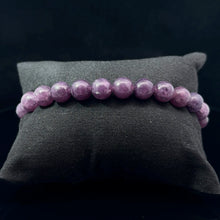 Lejupielādēt attēlu galerijas skatītājā, Rokassprādze Lepidolite 8mm, 24 krelles